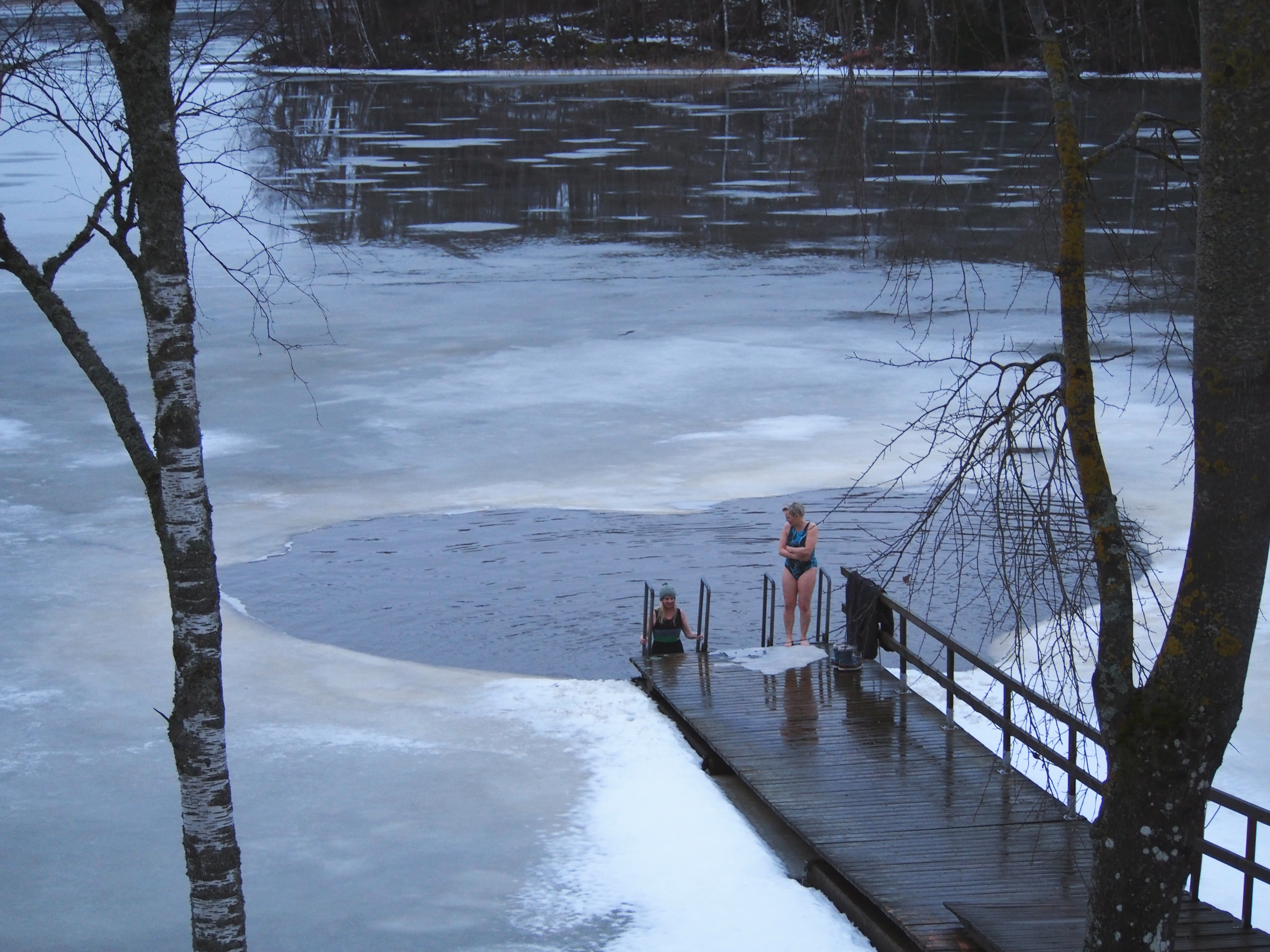 Wait, I'll do it again! Winter swimmers at Lake Lohja. Photo: Vivienne Rickman-Poole. 